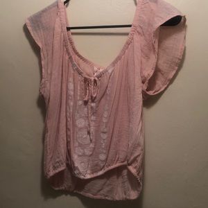 Pink cropped shirt with white floral design